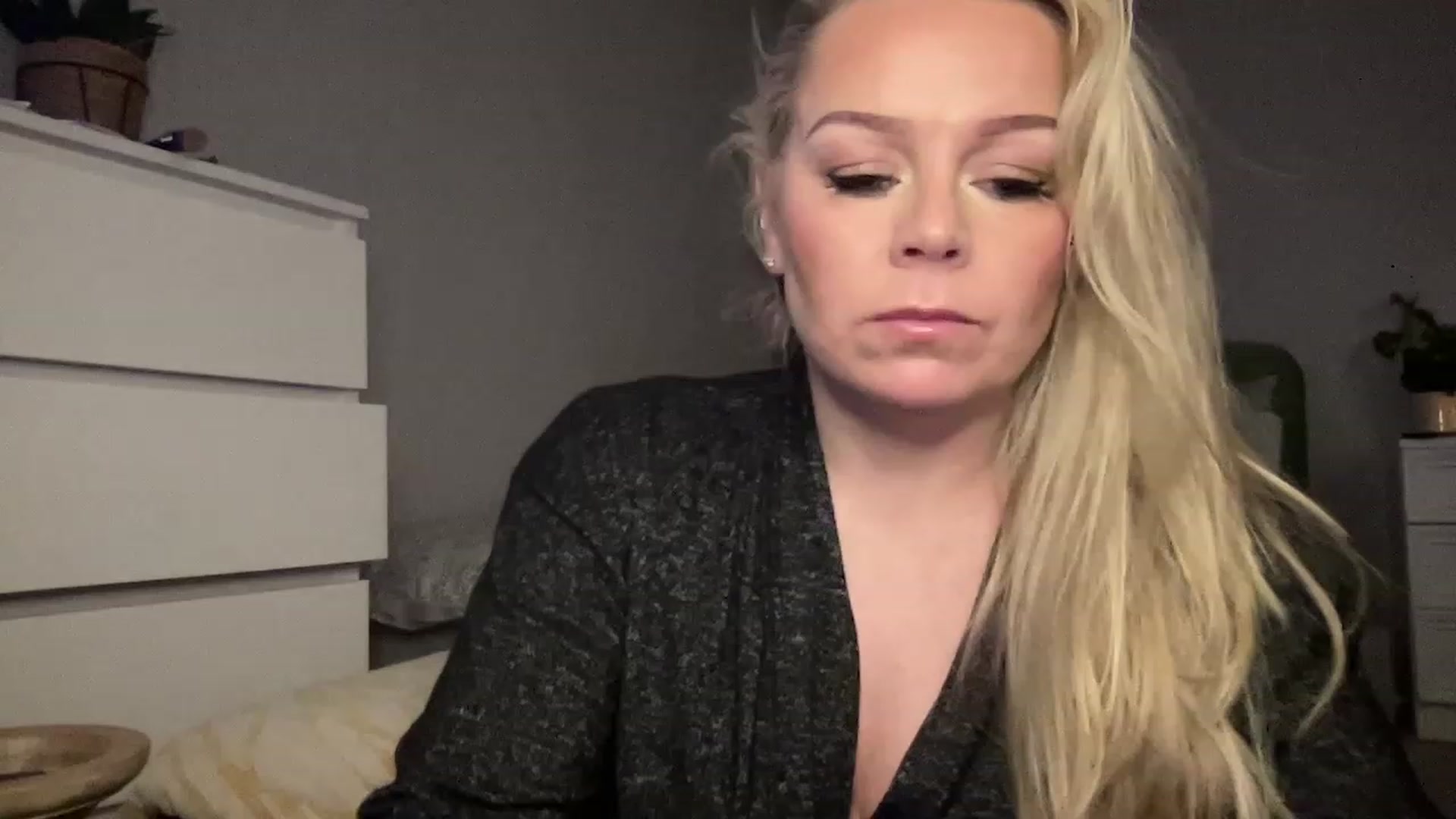 Gallery image thumbnail from LaraLaughs's myfreecams stream on, 02/12/2023, 19:19 image 1 of 20