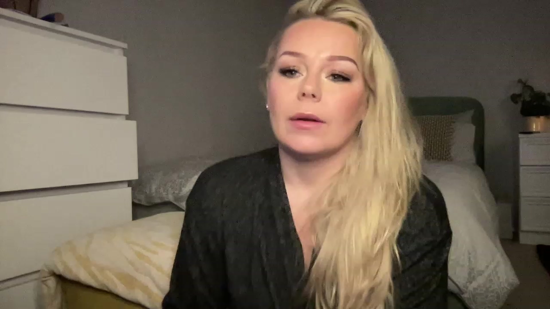 Gallery image thumbnail from LaraLaughs's myfreecams stream on, 02/12/2023, 19:19 image 19 of 20