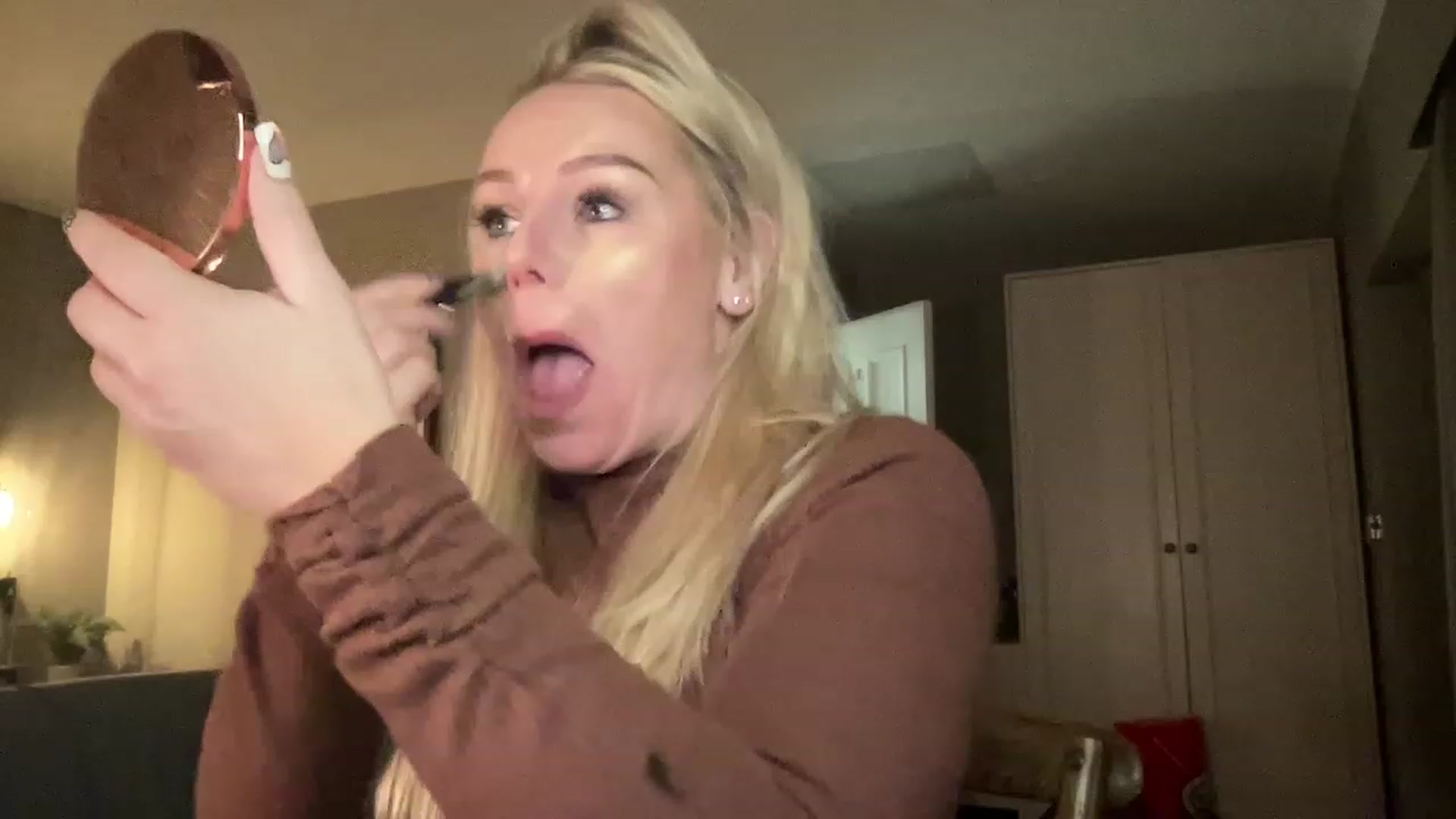 Gallery image thumbnail from LaraLaughs's myfreecams stream on, 02/14/2023, 24:14 image 1 of 20