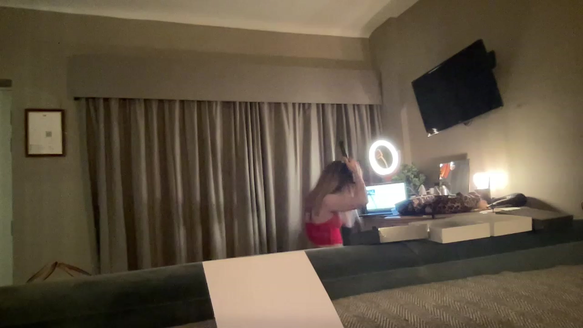 Gallery image thumbnail from LaraLaughs's myfreecams stream on, 02/14/2023, 24:14 image 7 of 20