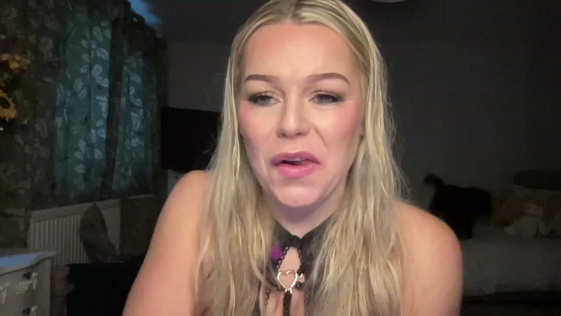 Gallery image thumbnail from LaraLaughs's myfreecams stream on, 02/14/2023, 17:25 image 7 of 20