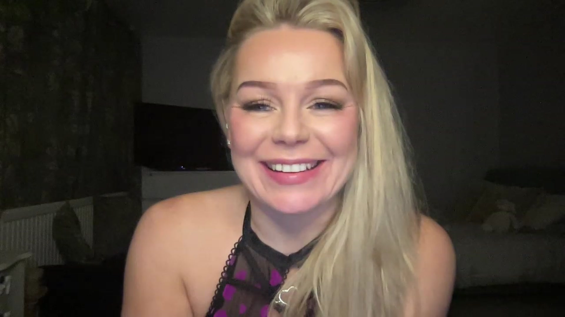 Gallery image thumbnail from LaraLaughs's myfreecams stream on, 02/14/2023, 20:14 image 12 of 20