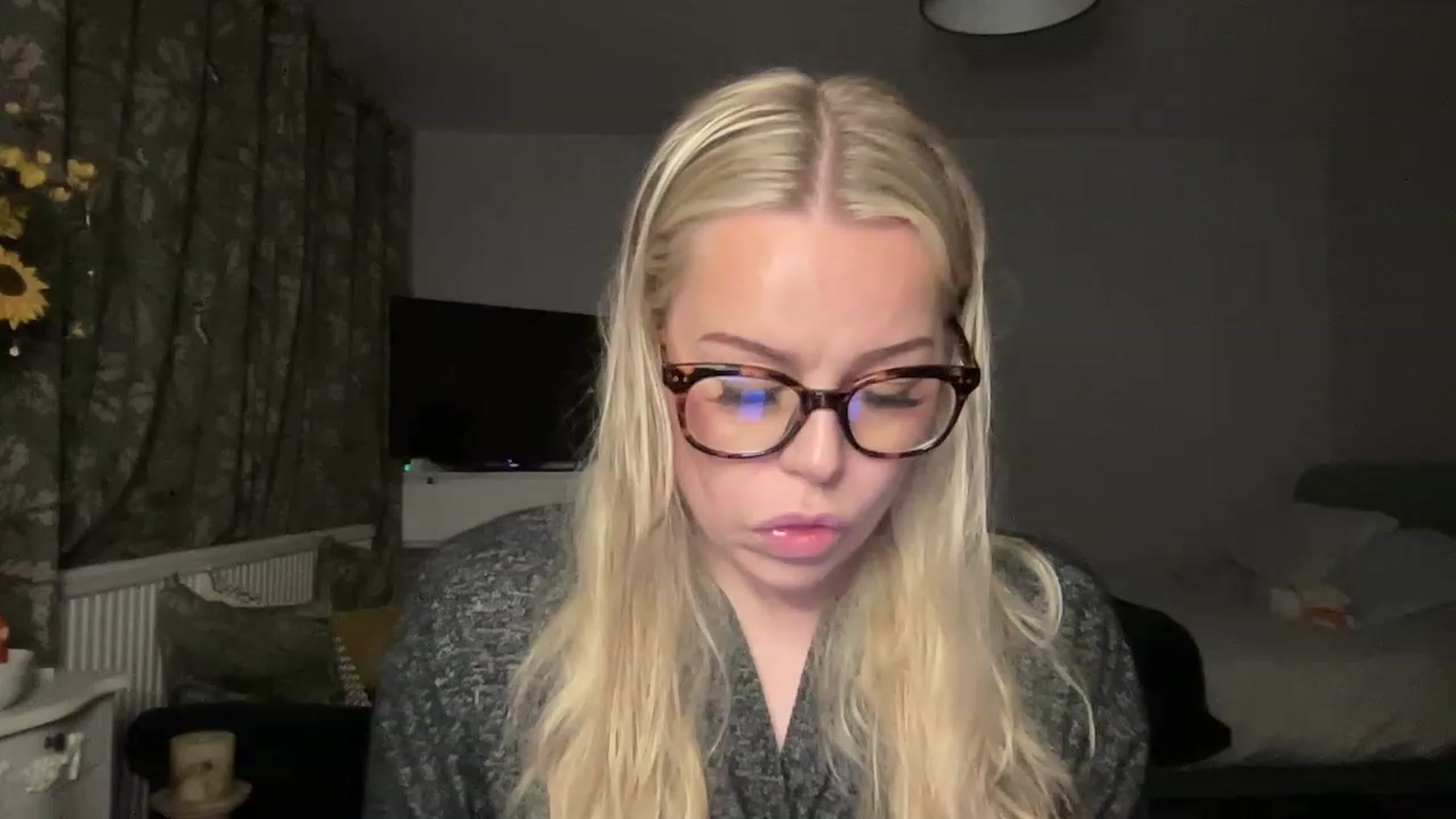 Gallery image thumbnail from LaraLaughs's myfreecams stream on, 02/19/2023, 20:16 image 18 of 20