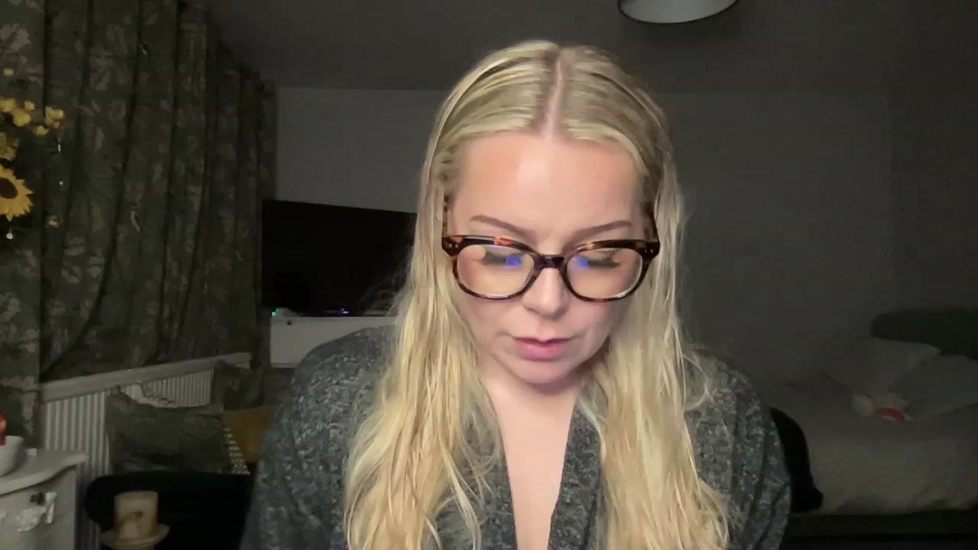 Gallery image thumbnail from LaraLaughs's myfreecams stream on, 02/19/2023, 20:16 image 12 of 20