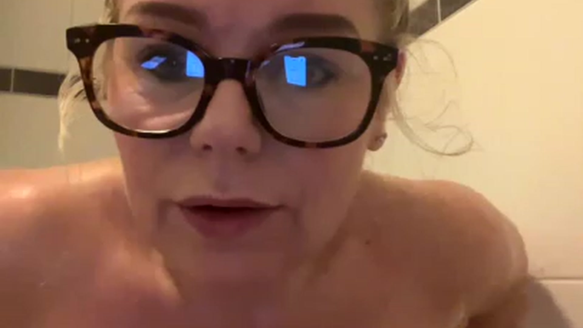 Gallery image thumbnail from LaraLaughs's myfreecams stream on, 02/20/2023, 18:26 image 1 of 20