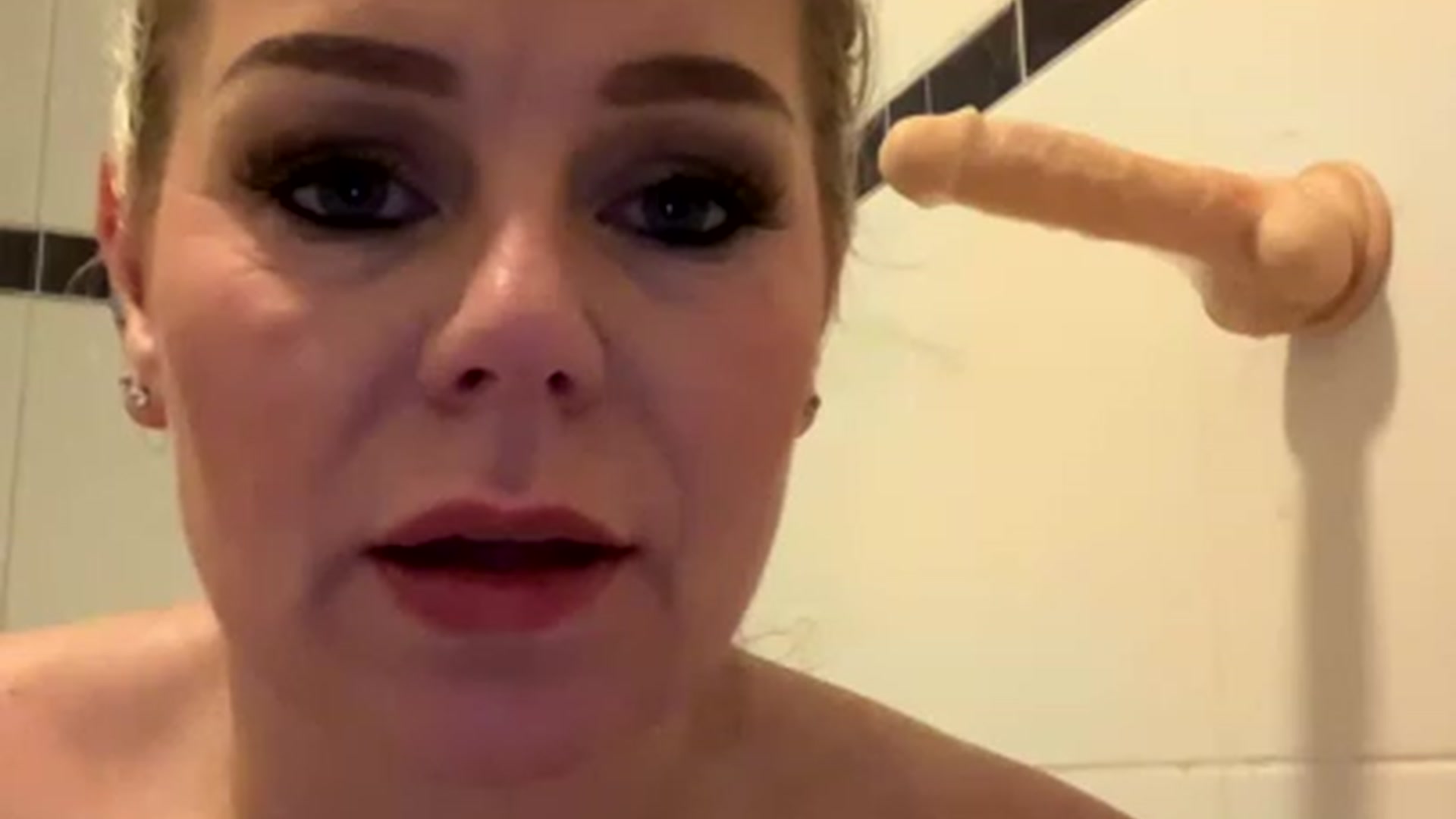 Gallery image thumbnail from LaraLaughs's myfreecams stream on, 02/24/2023, 19:39 image 19 of 20