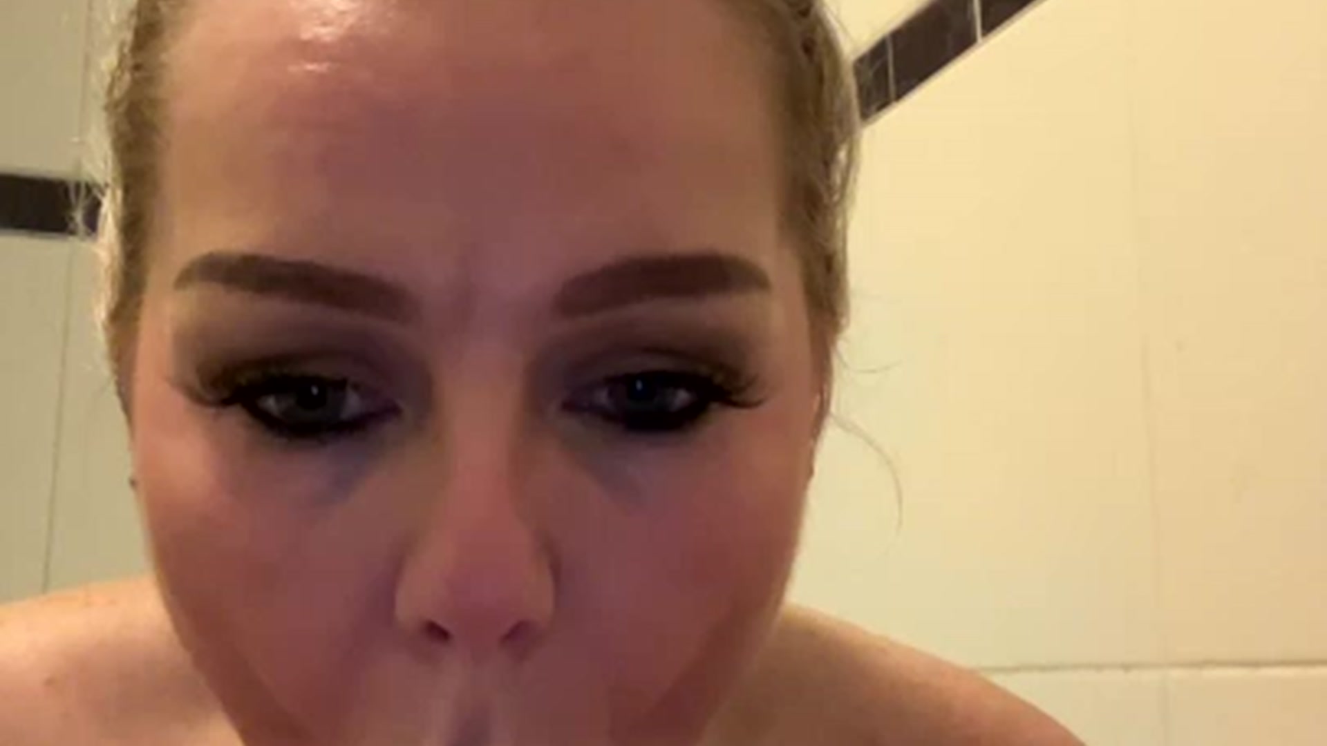 Gallery image thumbnail from LaraLaughs's myfreecams stream on, 02/24/2023, 20:15 image 4 of 20