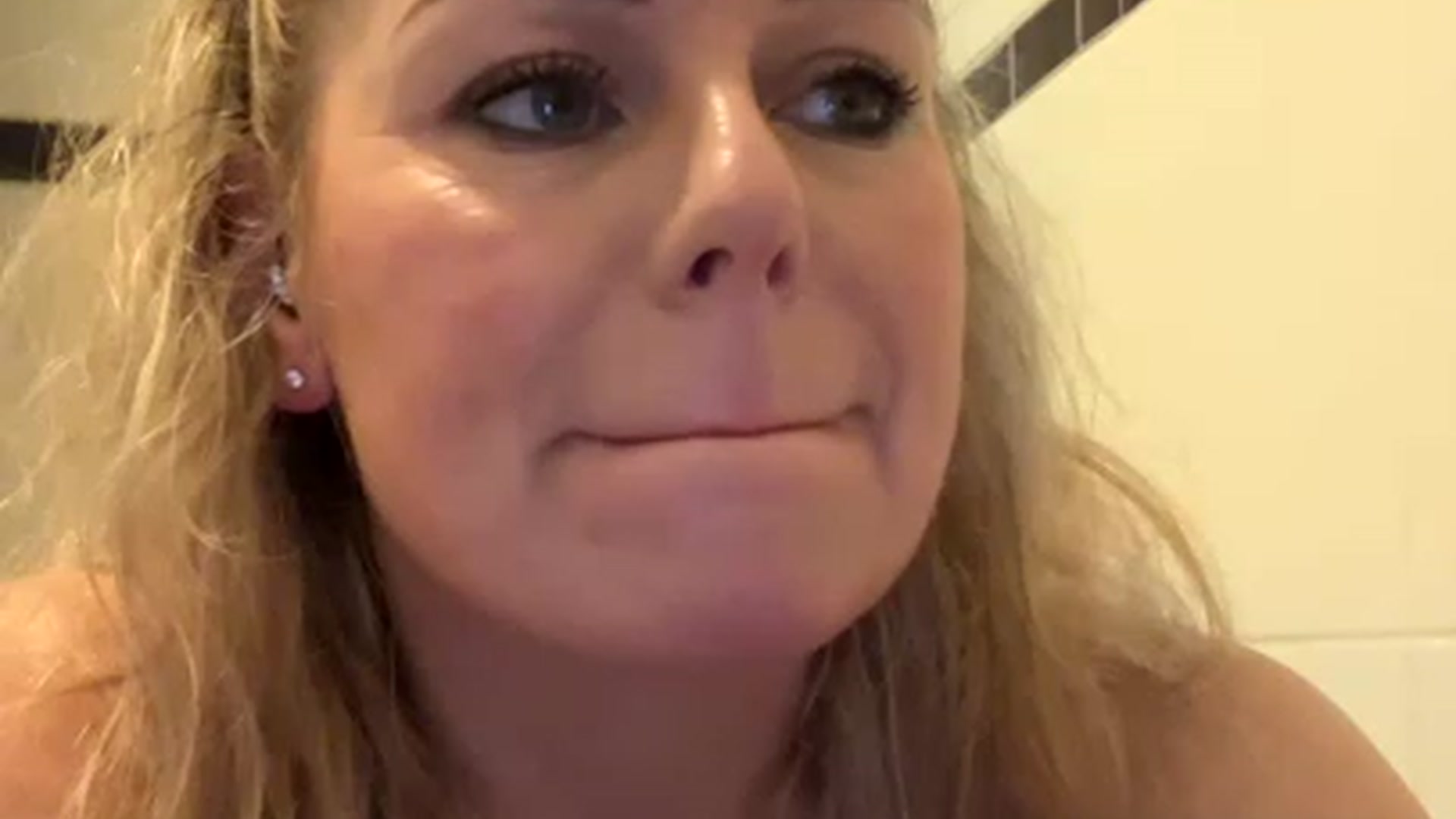 Gallery image thumbnail from LaraLaughs's myfreecams stream on, 02/27/2023, 20:55 image 6 of 20