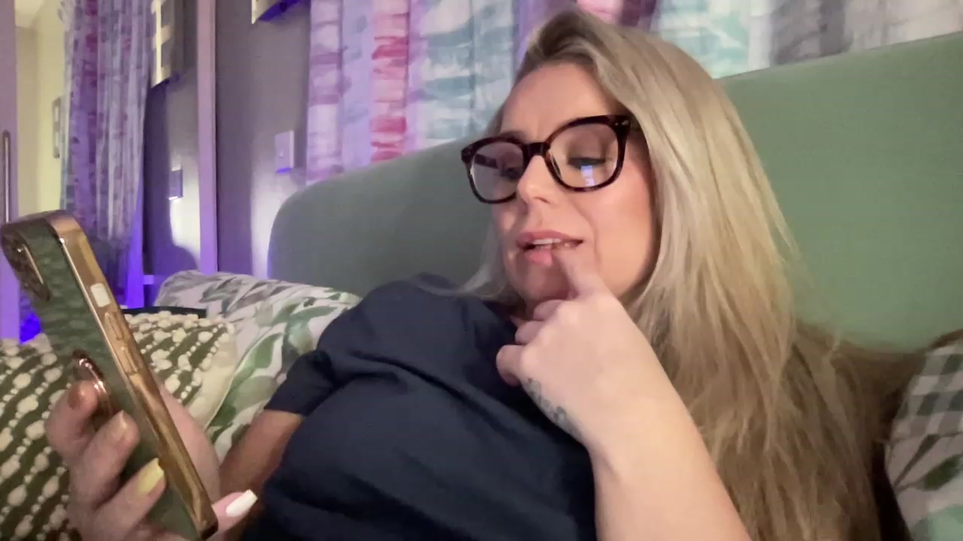 Gallery image thumbnail from LaraLaughs's myfreecams stream on, 03/03/2023, 21:55 image 3 of 20