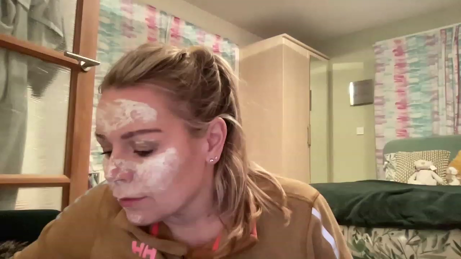 Gallery image thumbnail from LaraLaughs's myfreecams stream on, 03/07/2023, 19:37 image 13 of 20