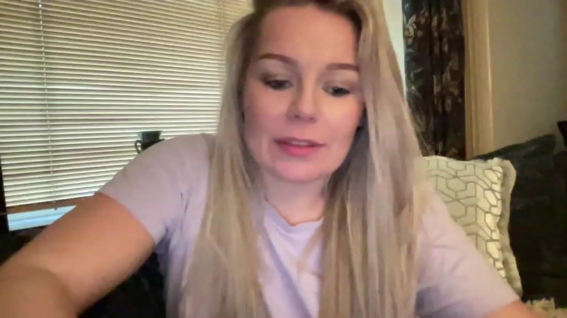 Gallery image thumbnail from LaraLaughs's myfreecams stream on, 03/12/2023, 18:41 image 4 of 20
