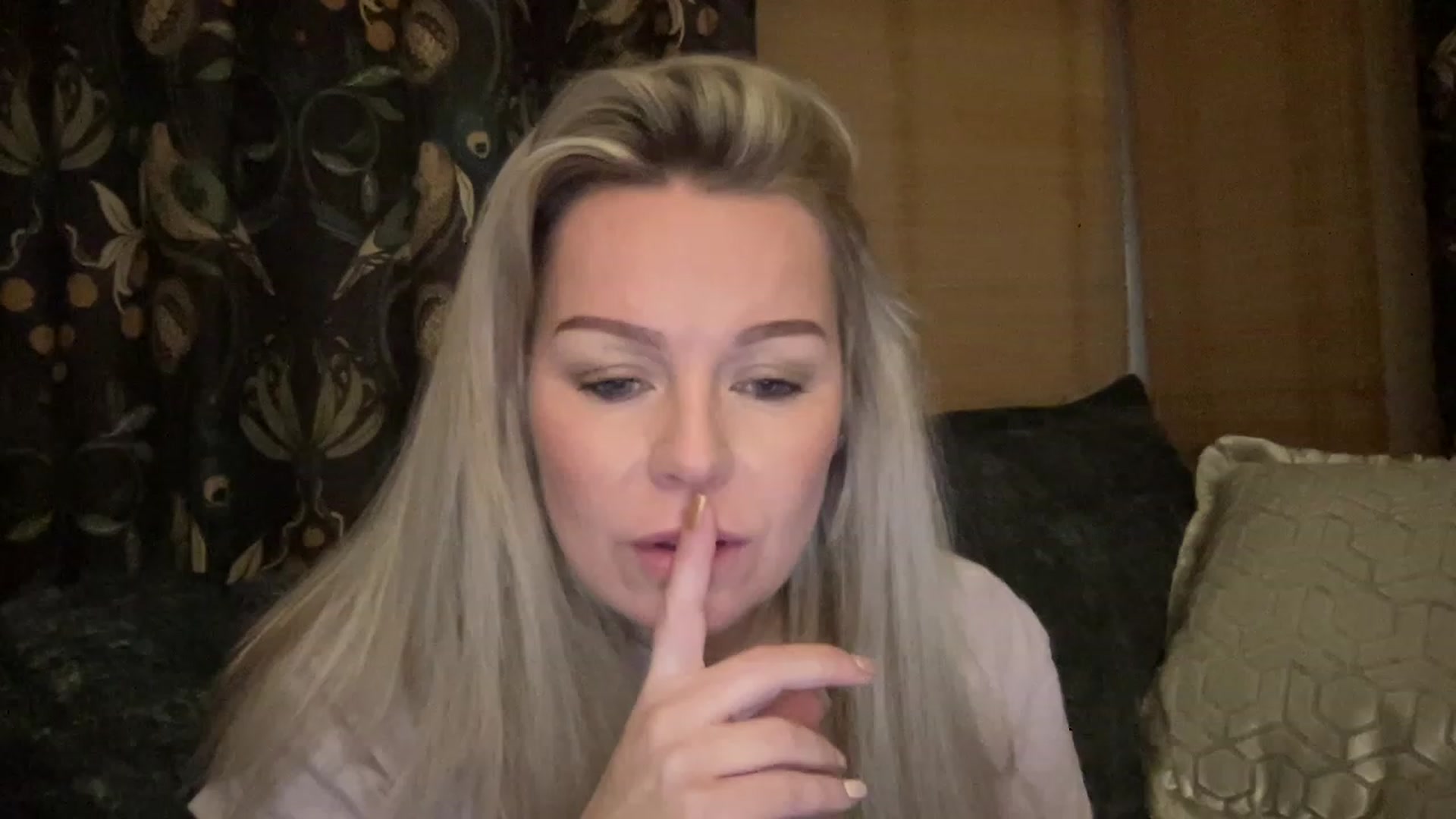 Gallery image thumbnail from LaraLaughs's myfreecams stream on, 03/12/2023, 18:41 image 19 of 20
