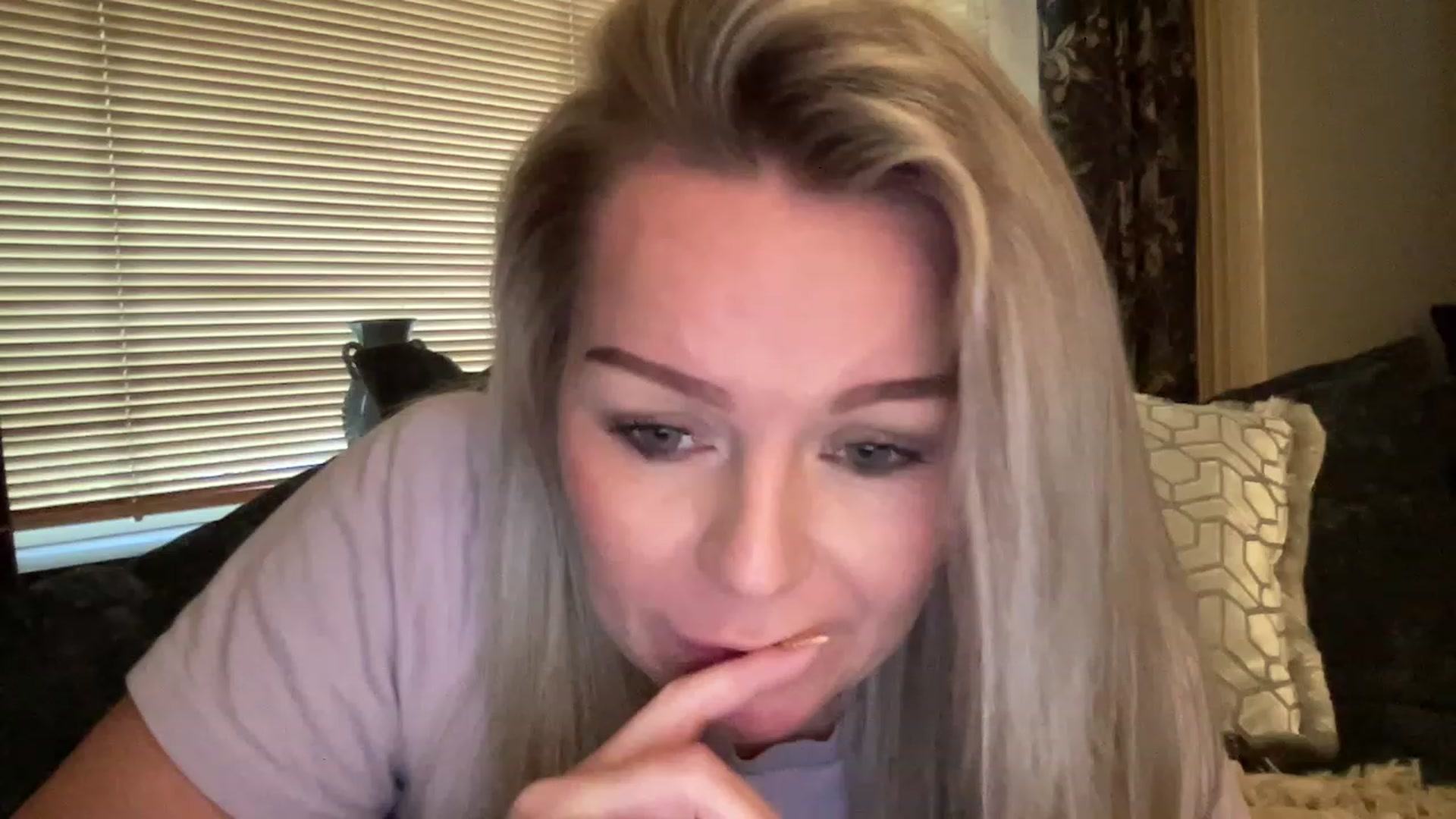 Gallery image thumbnail from LaraLaughs's myfreecams stream on, 03/12/2023, 18:41 image 6 of 20