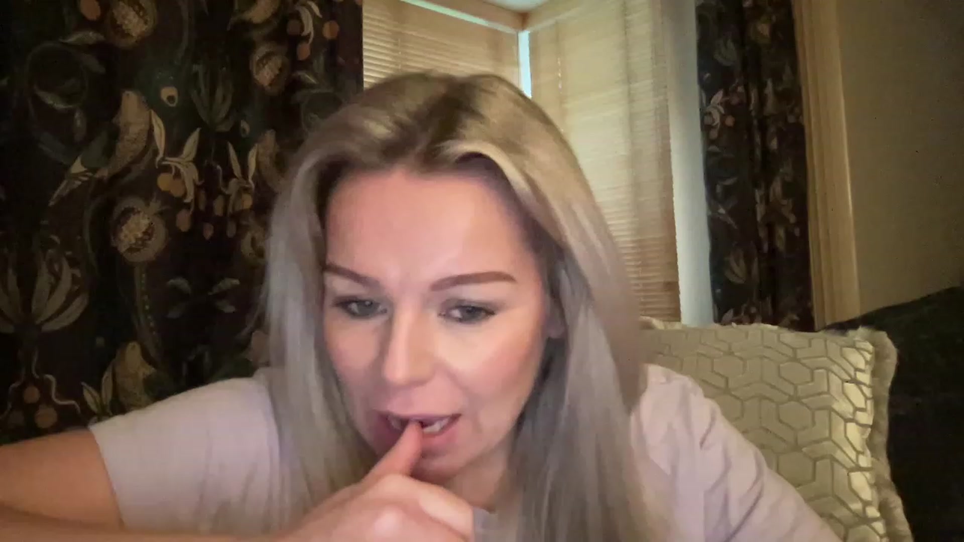 Gallery image thumbnail from LaraLaughs's myfreecams stream on, 03/12/2023, 18:41 image 10 of 20