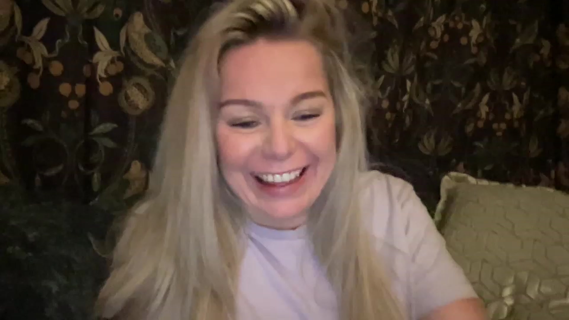 Gallery image thumbnail from LaraLaughs's myfreecams stream on, 03/12/2023, 19:18 image 19 of 20