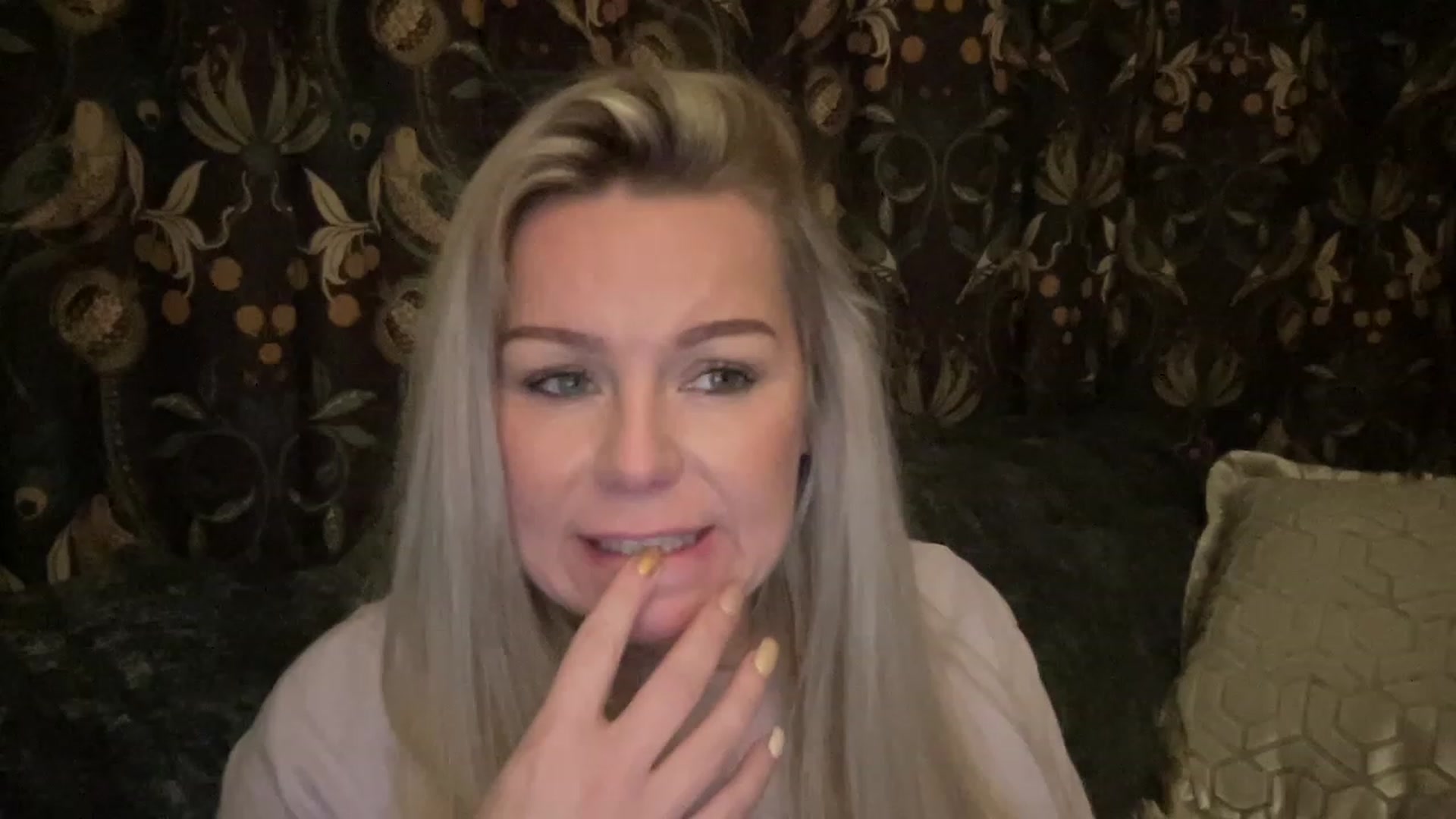 Gallery image thumbnail from LaraLaughs's myfreecams stream on, 03/12/2023, 19:18 image 3 of 20
