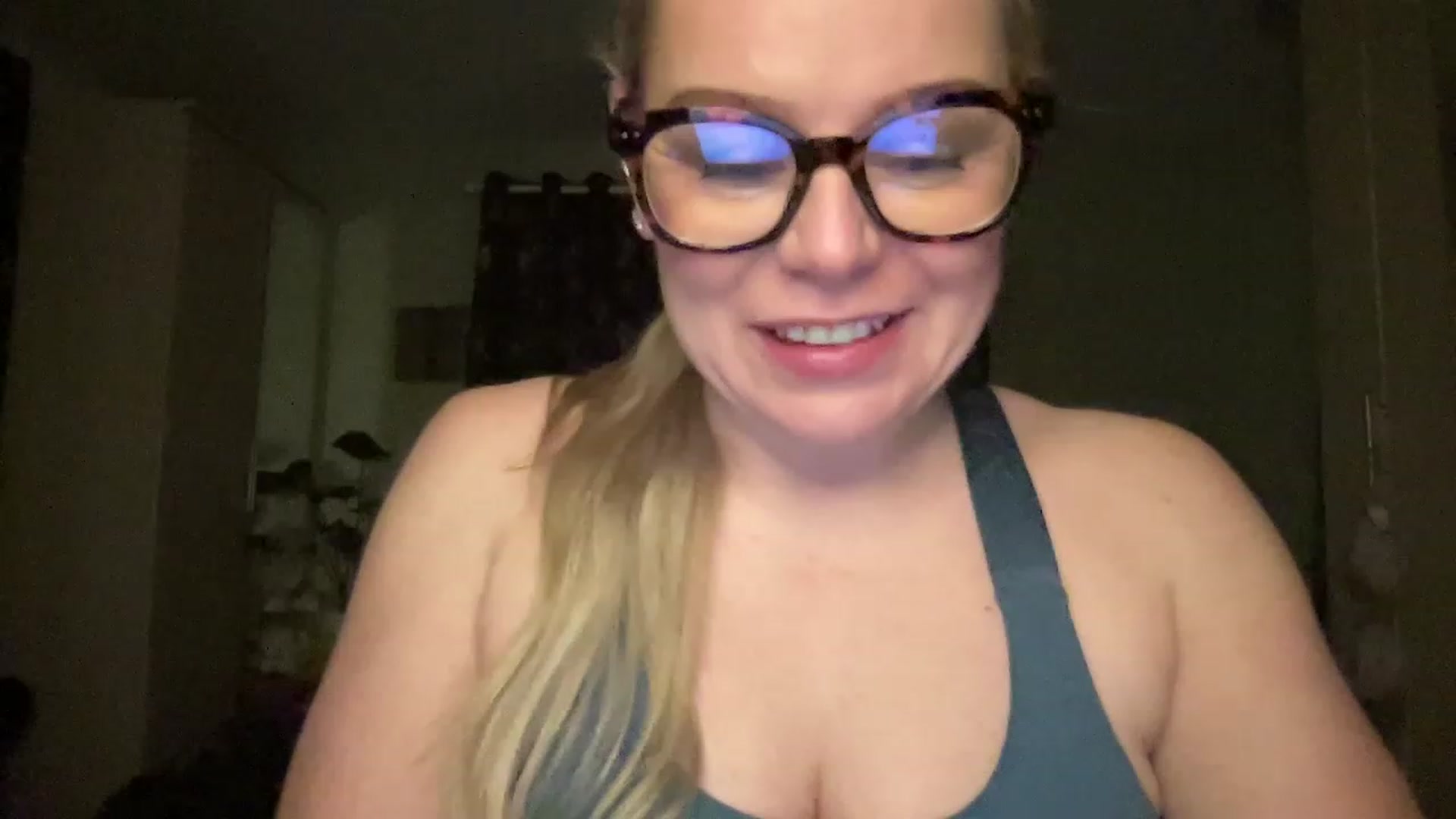 Gallery image thumbnail from LaraLaughs's myfreecams stream on, 03/16/2023, 20:09 image 1 of 20