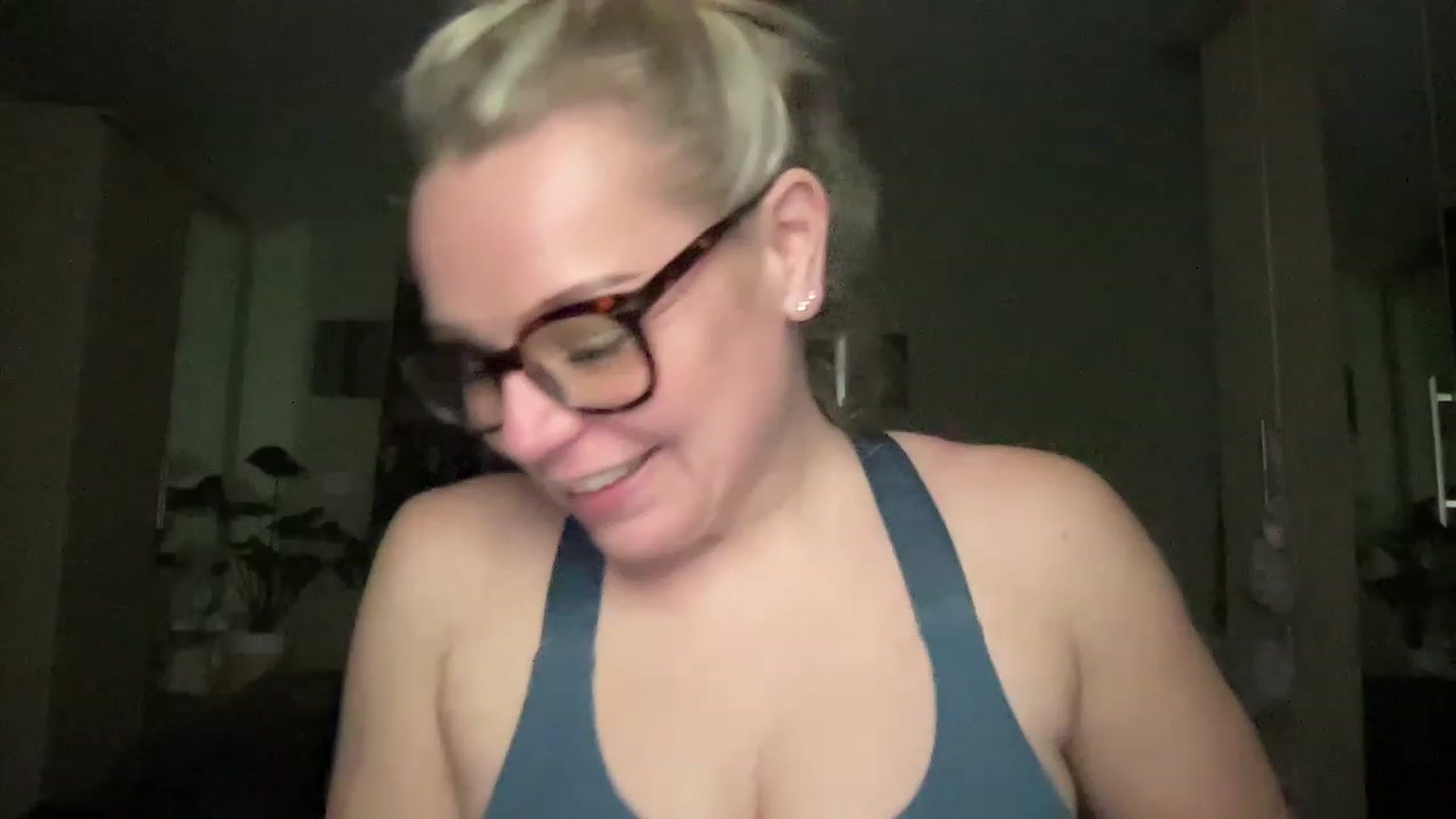 Gallery image thumbnail from LaraLaughs's myfreecams stream on, 03/16/2023, 20:09 image 17 of 20