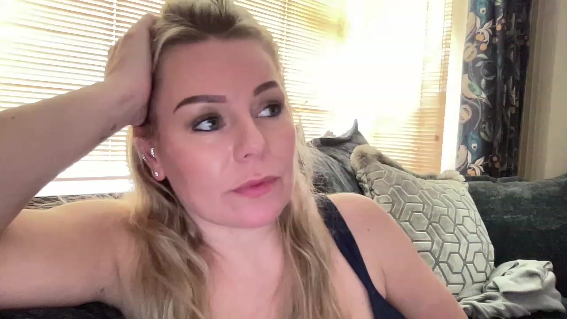 Gallery image thumbnail from LaraLaughs's myfreecams stream on, 03/21/2023, 14:22 image 15 of 20