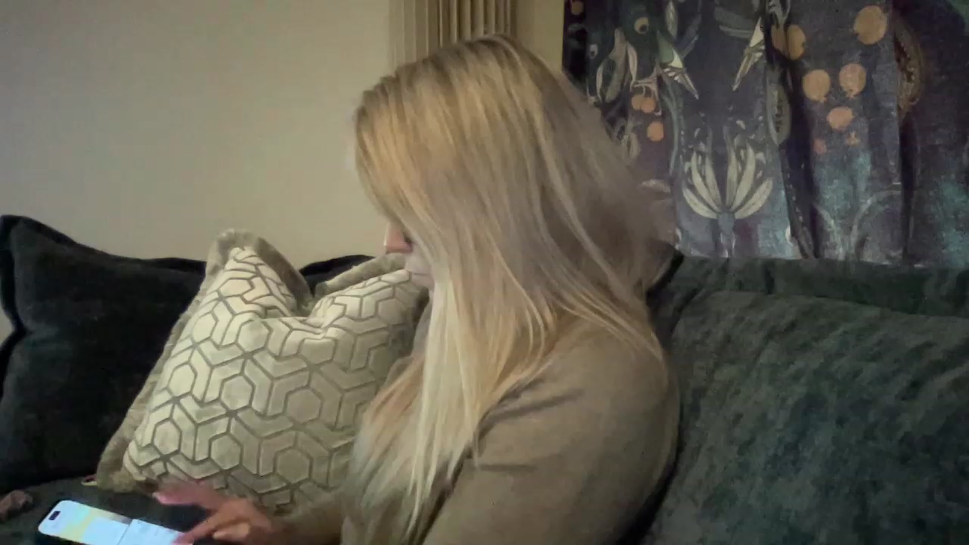 Gallery image thumbnail from LaraLaughs's myfreecams stream on, 03/31/2023, 10:46 image 5 of 20
