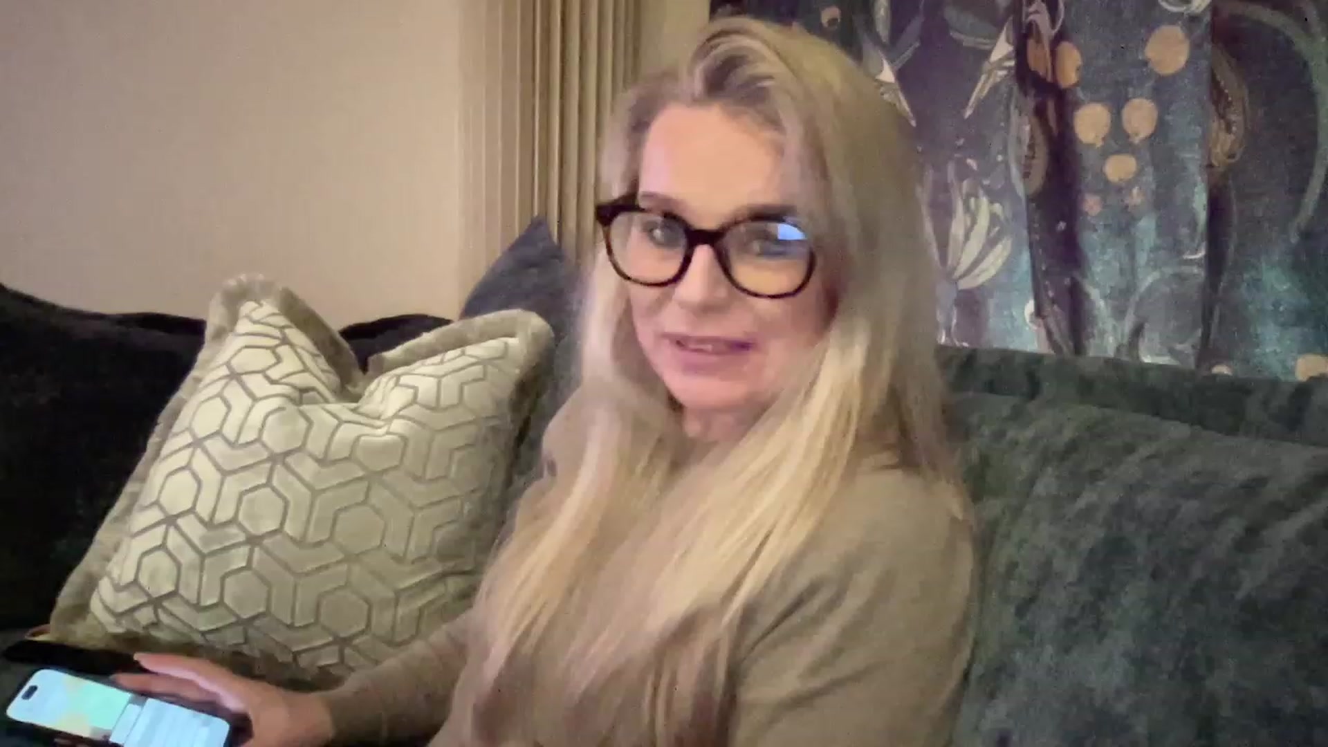 Gallery image thumbnail from LaraLaughs's myfreecams stream on, 03/31/2023, 10:46 image 6 of 20