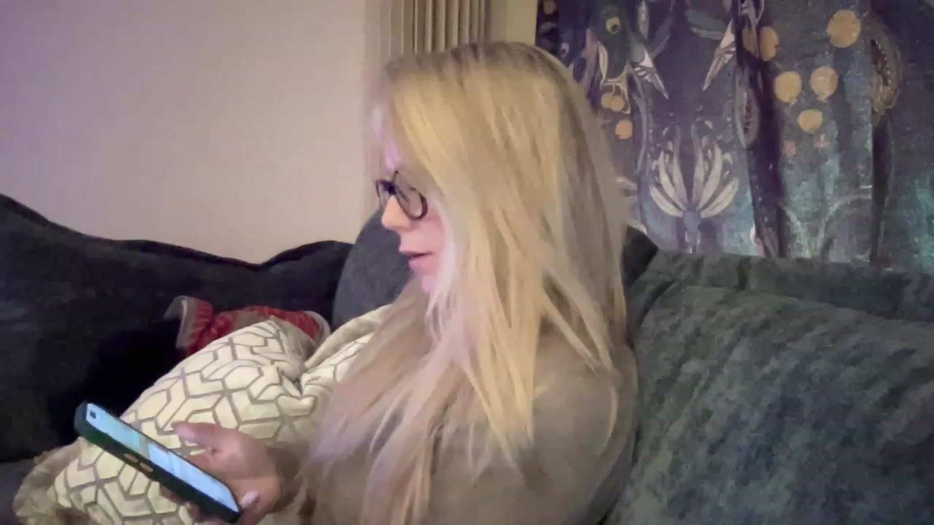 Gallery image thumbnail from LaraLaughs's myfreecams stream on, 03/31/2023, 10:46 image 1 of 20
