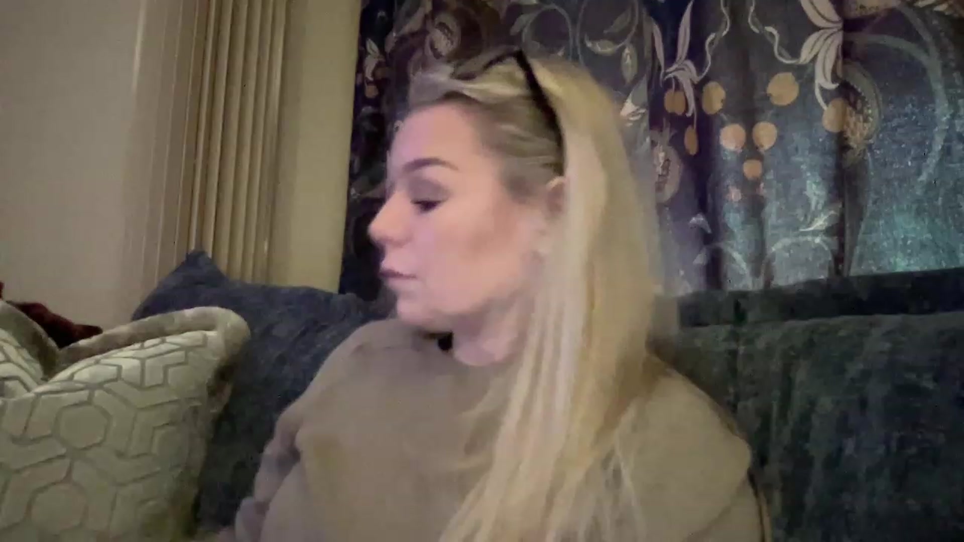 Gallery image thumbnail from LaraLaughs's myfreecams stream on, 03/31/2023, 11:50 image 19 of 20