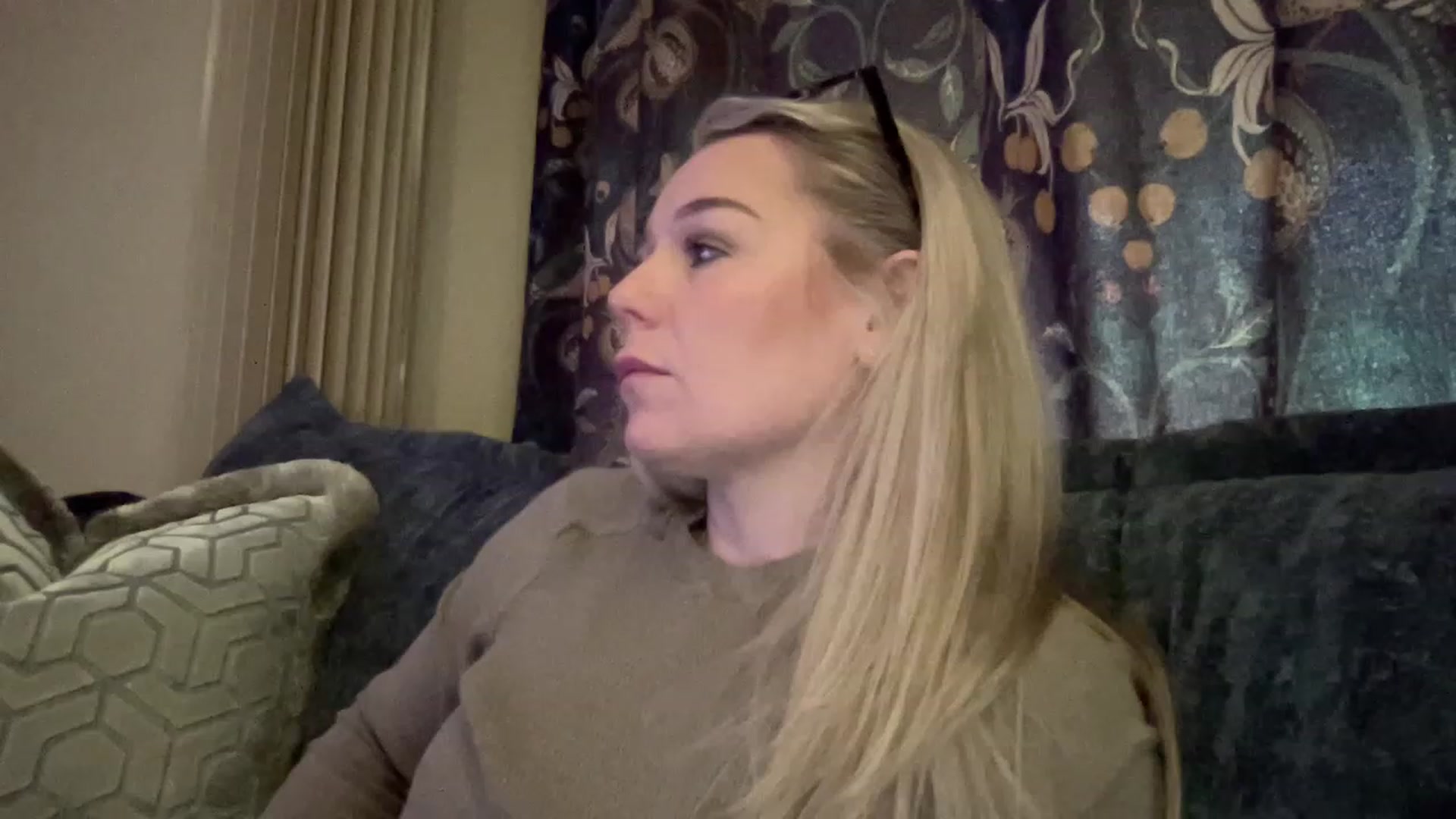 Gallery image thumbnail from LaraLaughs's myfreecams stream on, 03/31/2023, 11:50 image 16 of 20