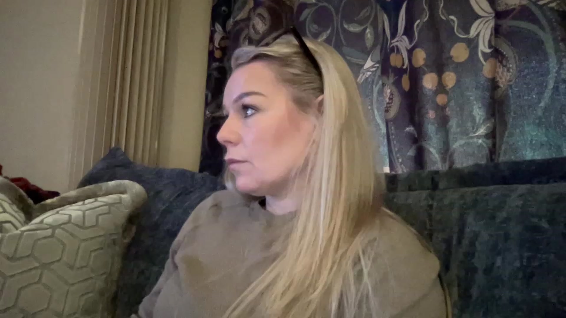 Gallery image thumbnail from LaraLaughs's myfreecams stream on, 03/31/2023, 11:50 image 18 of 20