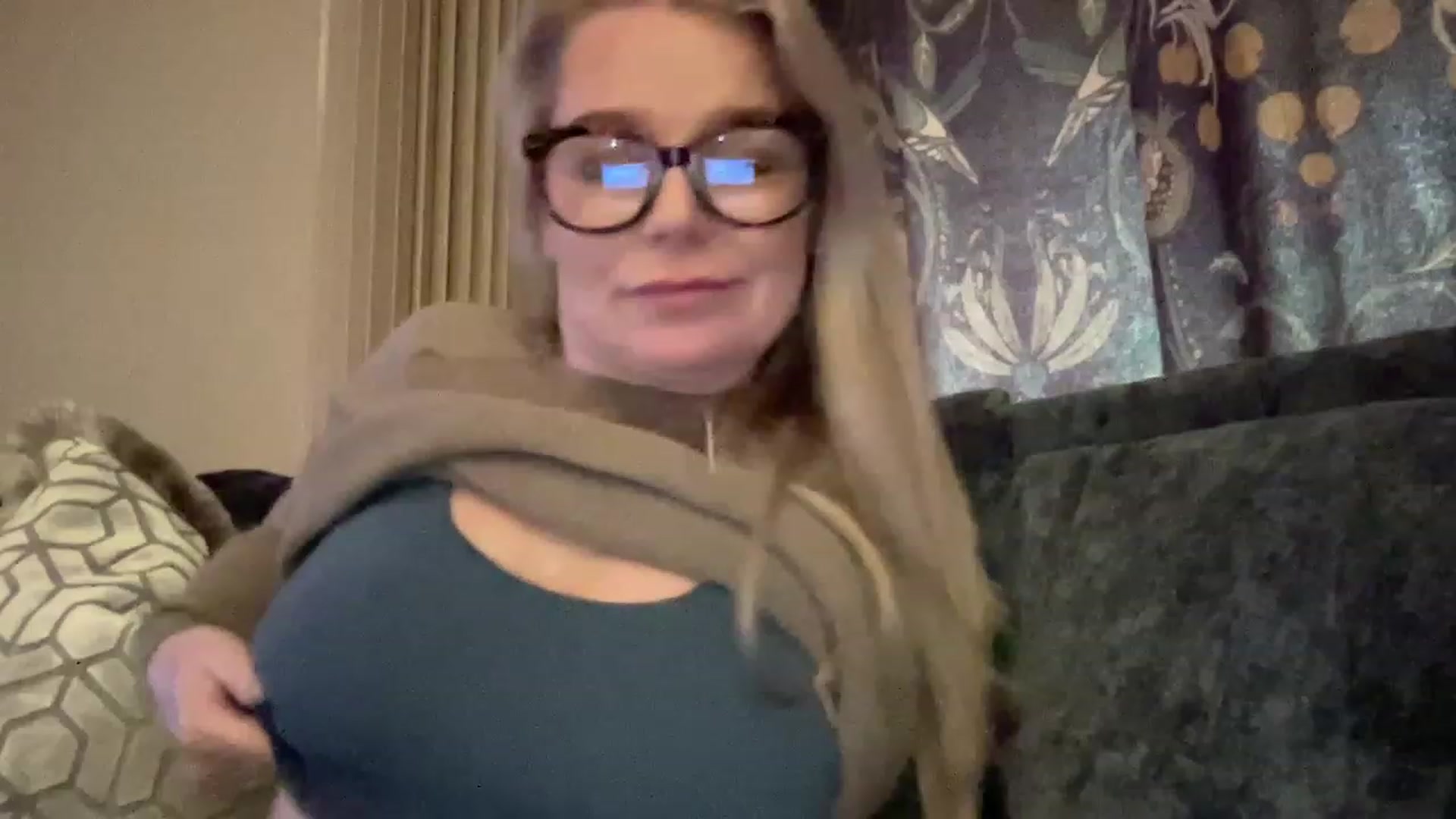 Gallery image thumbnail from LaraLaughs's myfreecams stream on, 03/31/2023, 13:47 image 2 of 20