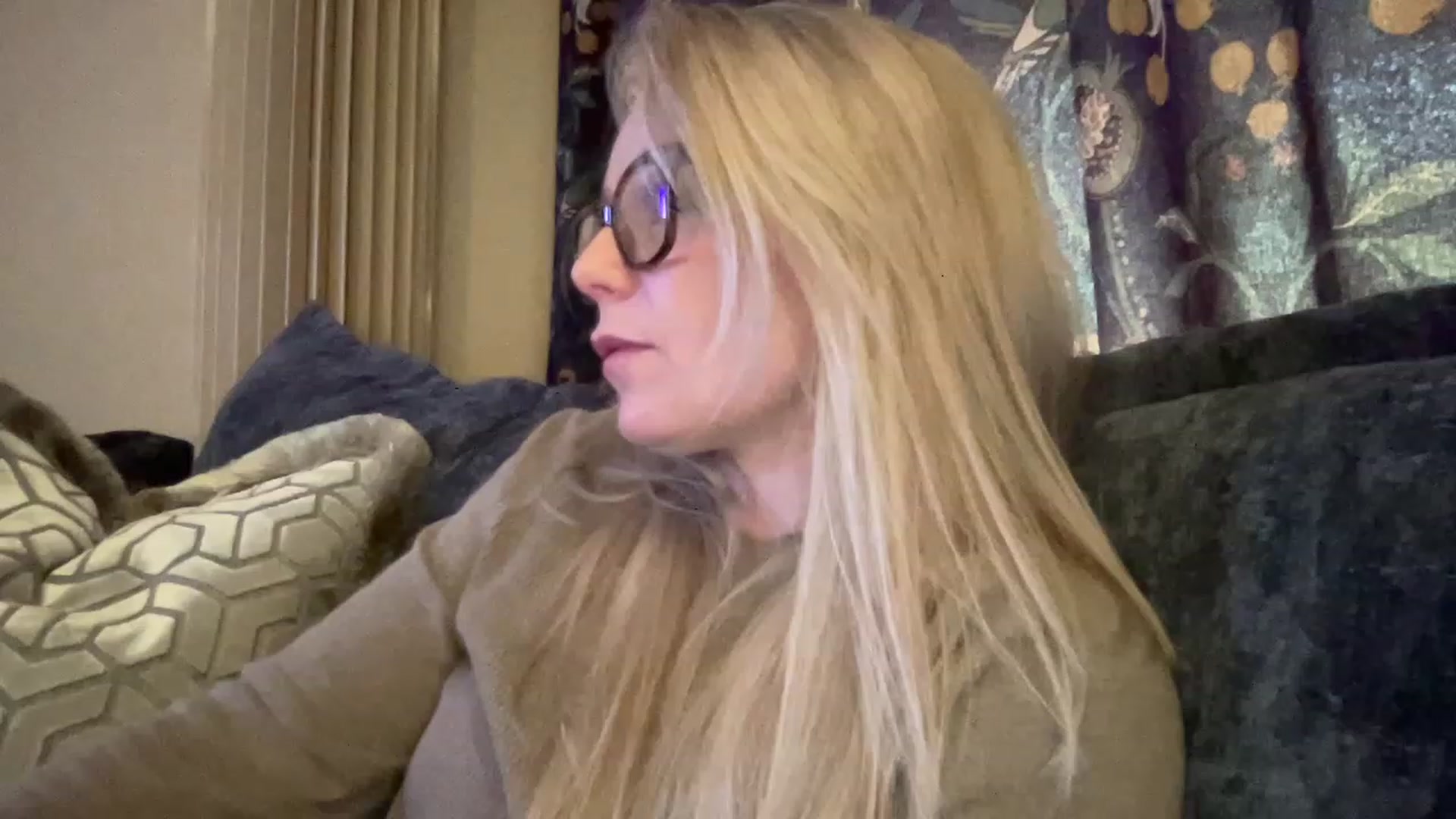 Gallery image thumbnail from LaraLaughs's myfreecams stream on, 03/31/2023, 13:47 image 17 of 20