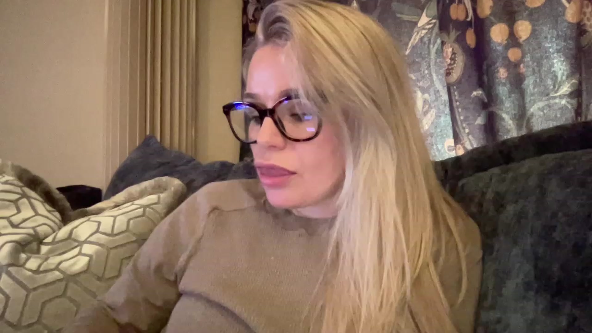 Gallery image thumbnail from LaraLaughs's myfreecams stream on, 03/31/2023, 13:47 image 5 of 20