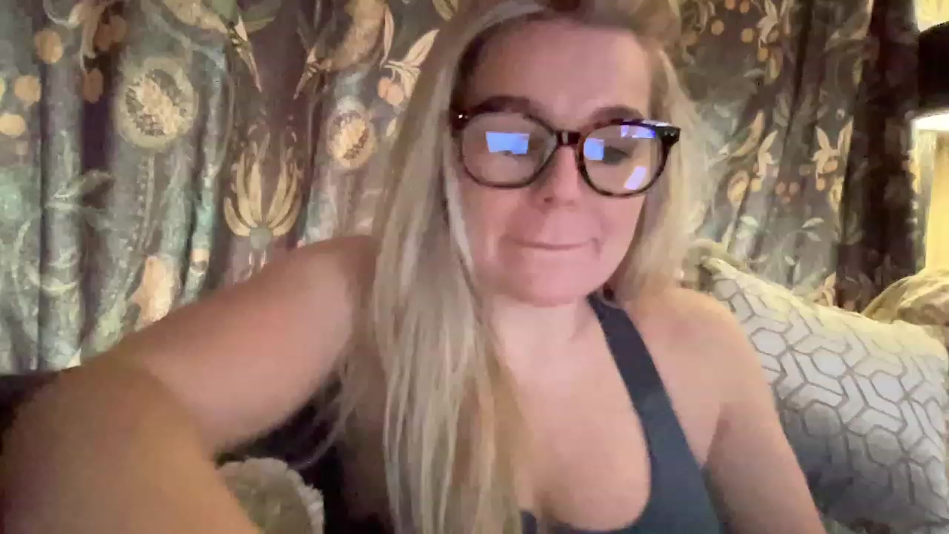 Gallery image thumbnail from LaraLaughs's myfreecams stream on, 03/31/2023, 15:50 image 1 of 20