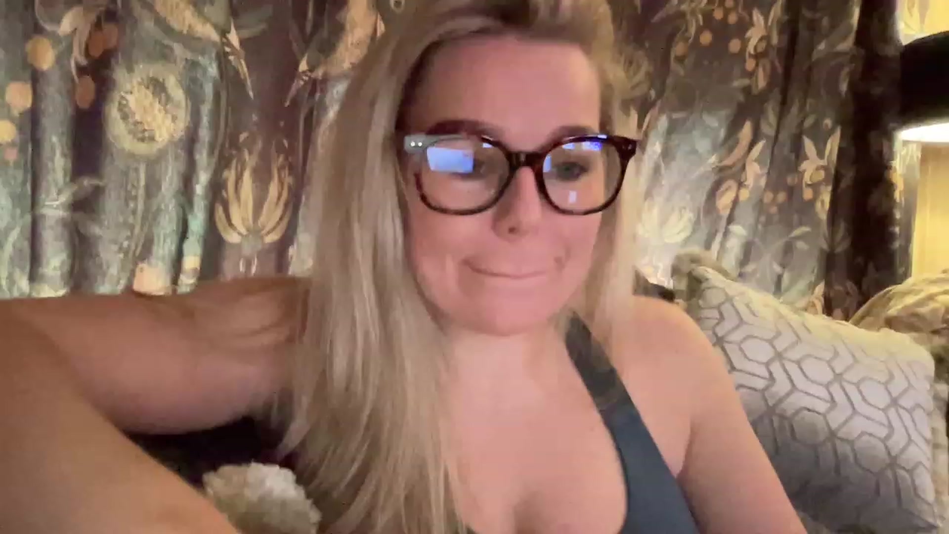 Gallery image thumbnail from LaraLaughs's myfreecams stream on, 03/31/2023, 15:50 image 3 of 20