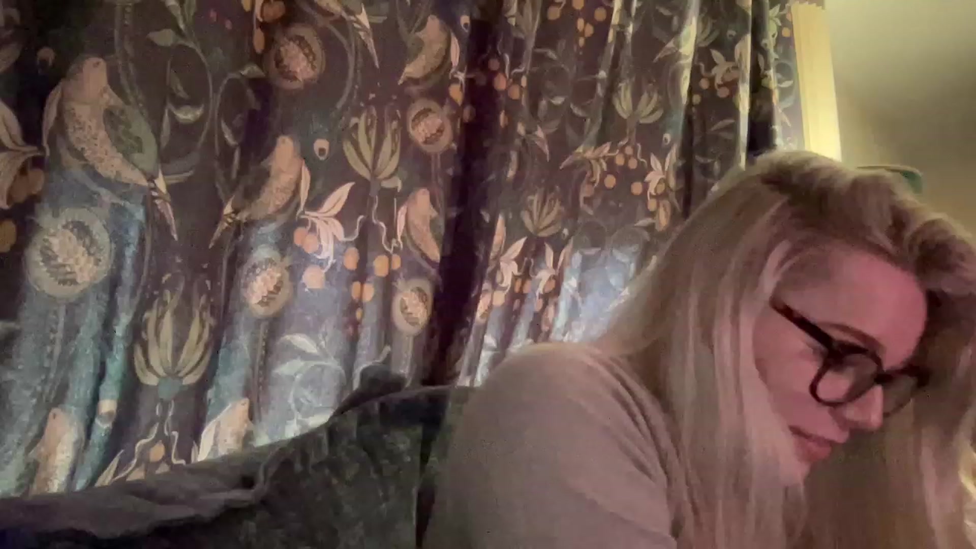 Gallery image thumbnail from LaraLaughs's myfreecams stream on, 03/31/2023, 15:50 image 9 of 20