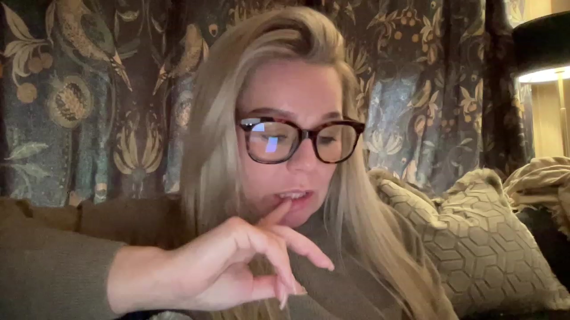 Gallery image thumbnail from LaraLaughs's myfreecams stream on, 03/31/2023, 16:42 image 3 of 20