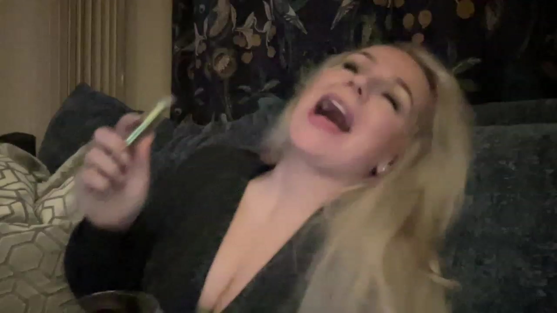 Gallery image thumbnail from LaraLaughs's myfreecams stream on, 03/31/2023, 21:58 image 16 of 20