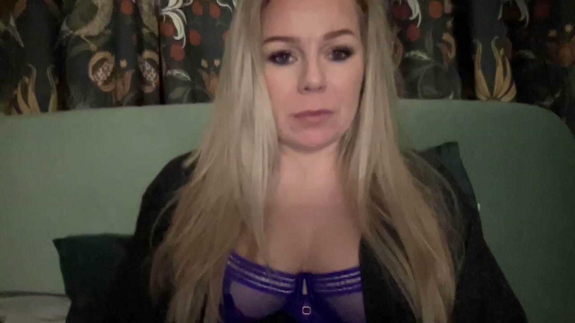 Gallery image thumbnail from LaraLaughs's myfreecams stream on, 04/01/2023, 23:02 image 17 of 20