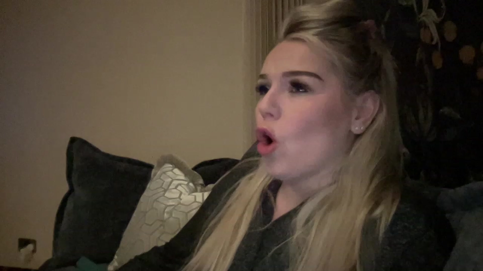 Gallery image thumbnail from LaraLaughs's myfreecams stream on, 04/05/2023, 22:30 image 1 of 20