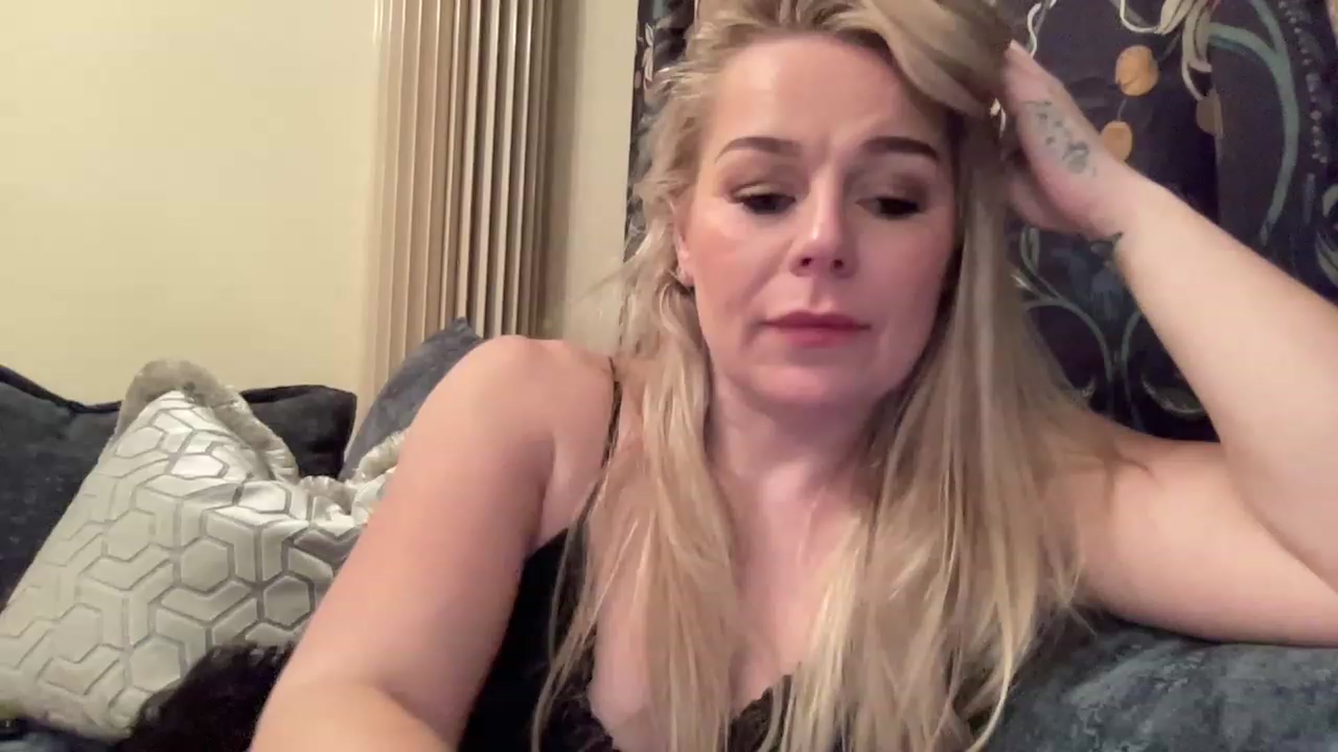 Gallery image thumbnail from LaraLaughs's myfreecams stream on, 04/05/2023, 22:30 image 19 of 20