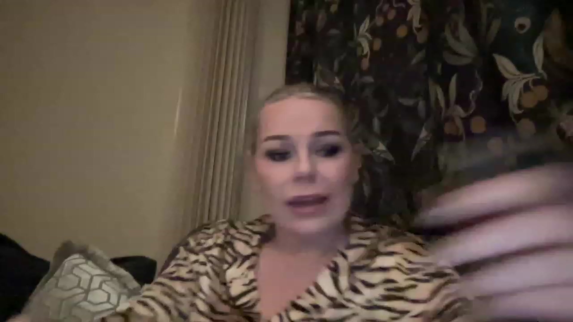 Gallery image thumbnail from LaraLaughs's myfreecams stream on, 04/06/2023, 20:14 image 5 of 20