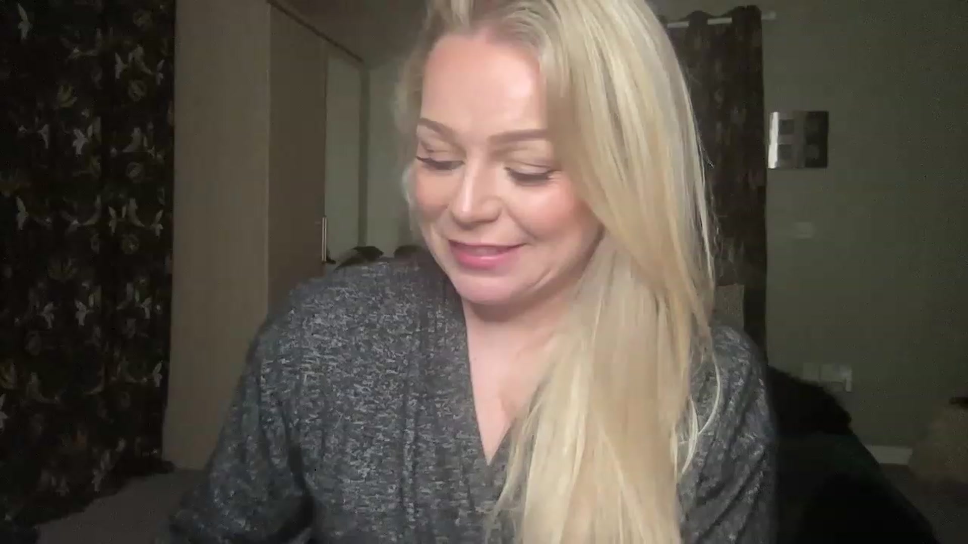 Gallery image thumbnail from LaraLaughs's myfreecams stream on, 04/14/2023, 23:41 image 6 of 20