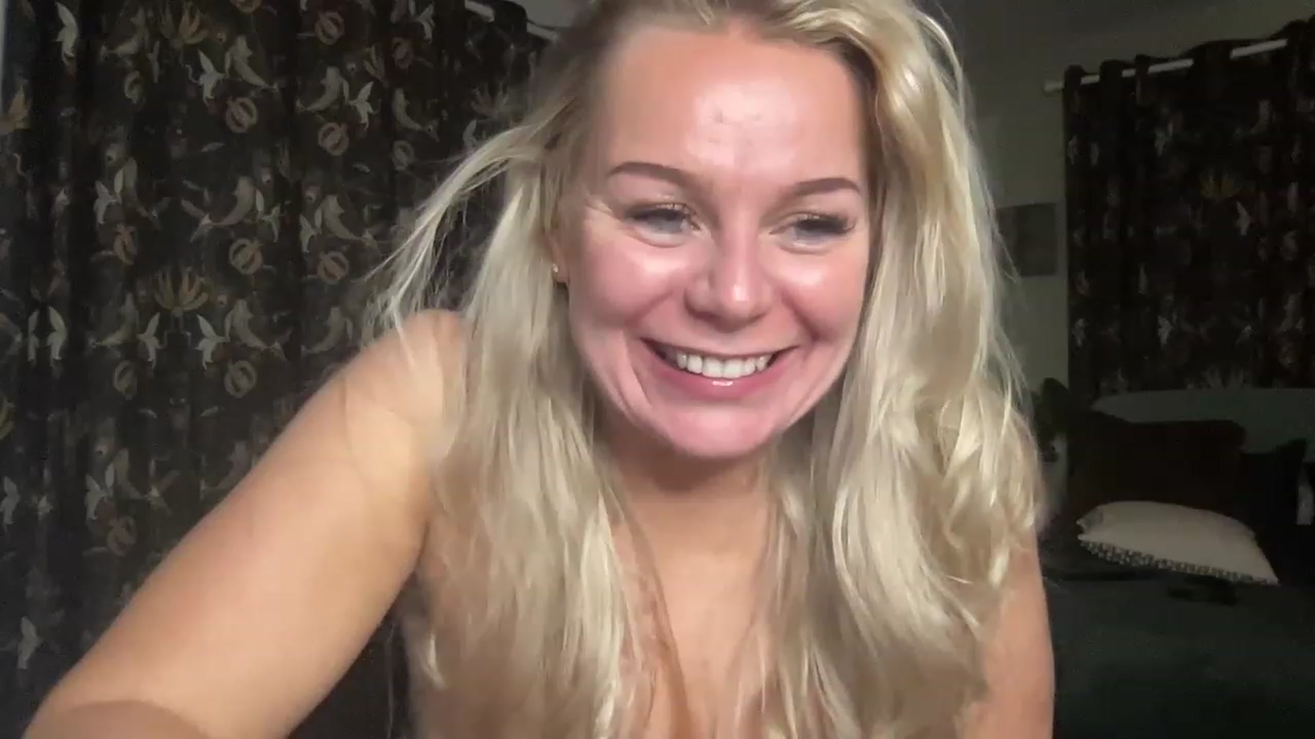Gallery image thumbnail from LaraLaughs's myfreecams stream on, 04/21/2023, 20:04 image 3 of 20