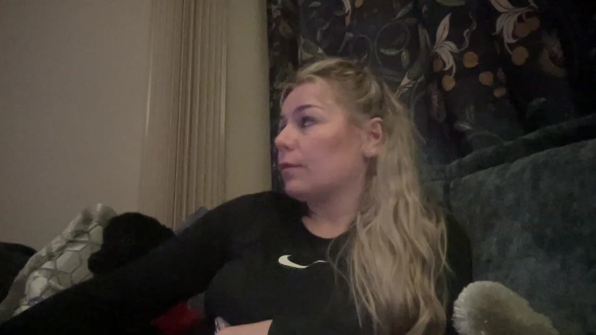 Gallery image thumbnail from LaraLaughs's myfreecams stream on, 04/27/2023, 19:52 image 3 of 20
