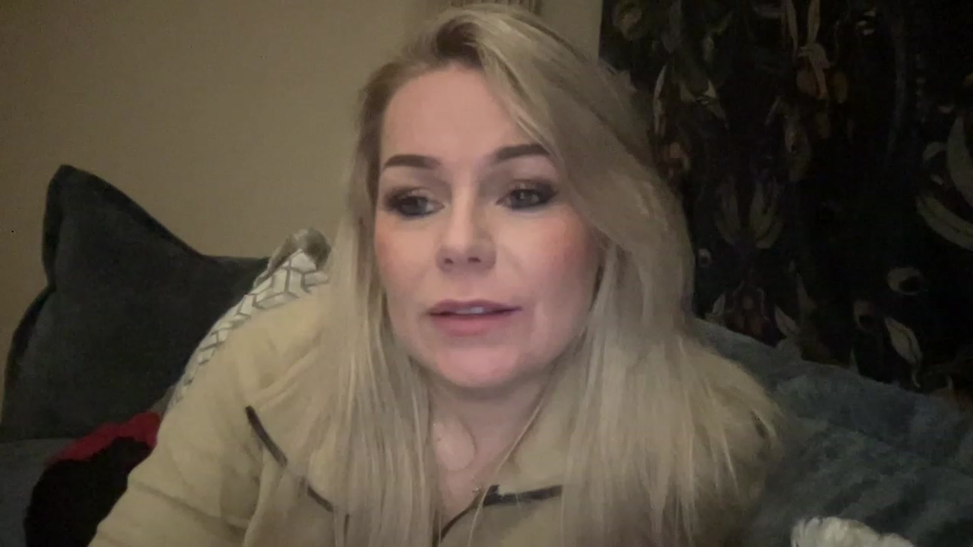 Gallery image thumbnail from LaraLaughs's myfreecams stream on, 04/30/2023, 20:42 image 16 of 20