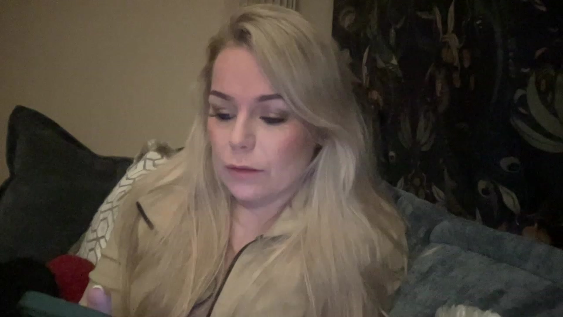 Gallery image thumbnail from LaraLaughs's myfreecams stream on, 04/30/2023, 20:42 image 9 of 20