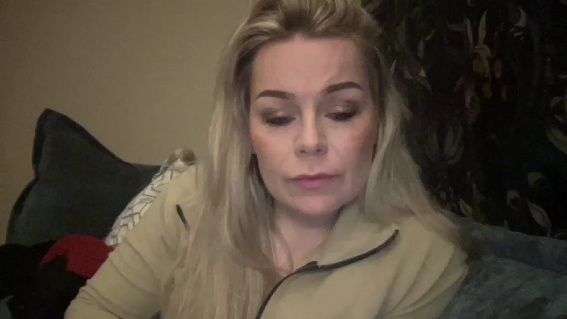 Gallery image thumbnail from LaraLaughs's myfreecams stream on, 04/30/2023, 21:05 image 14 of 20