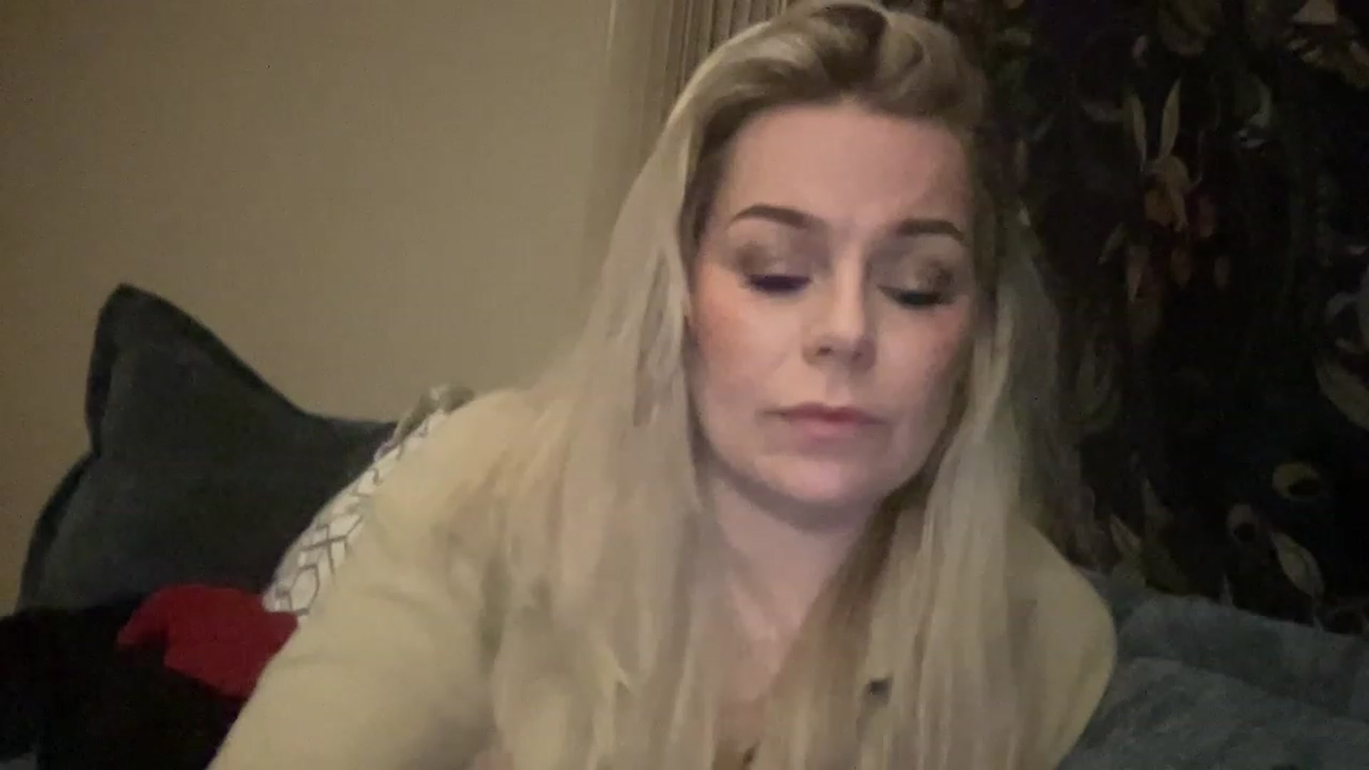 Gallery image thumbnail from LaraLaughs's myfreecams stream on, 04/30/2023, 21:05 image 5 of 20