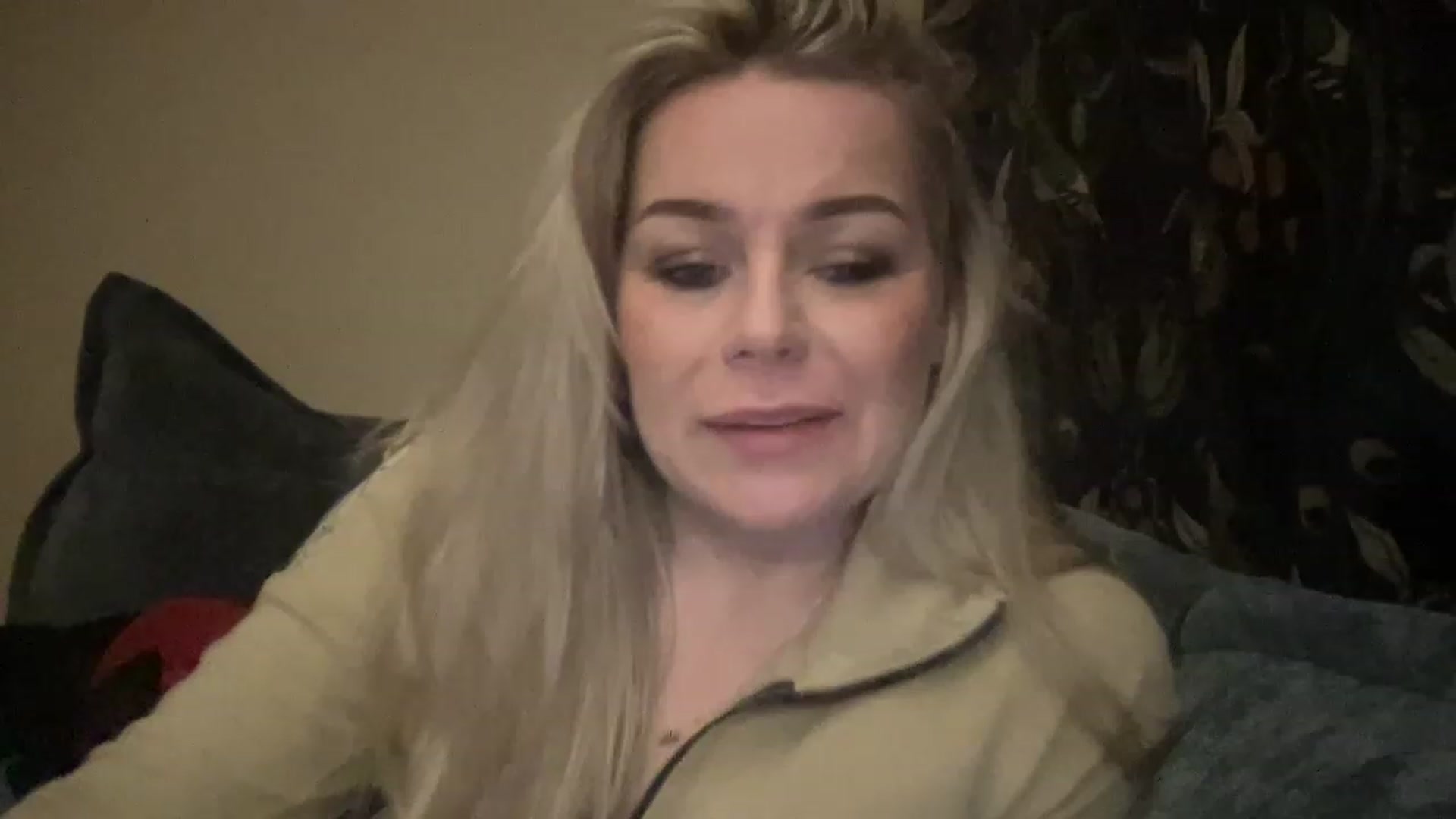 Gallery image thumbnail from LaraLaughs's myfreecams stream on, 04/30/2023, 21:05 image 18 of 20