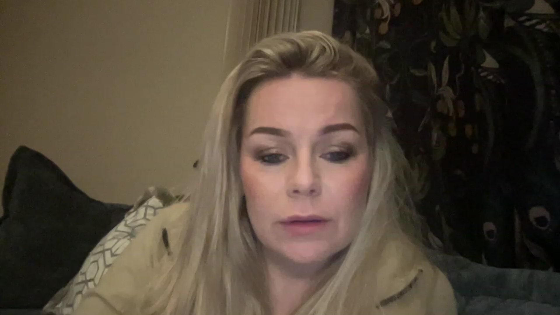 Gallery image thumbnail from LaraLaughs's myfreecams stream on, 04/30/2023, 22:07 image 15 of 20